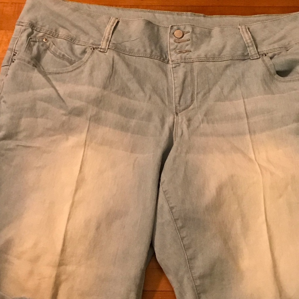 Lightweight denim jeans